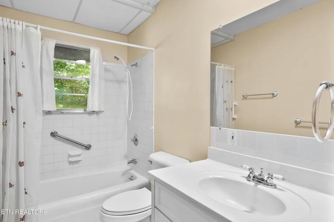 Photo of 936 Devon Circle