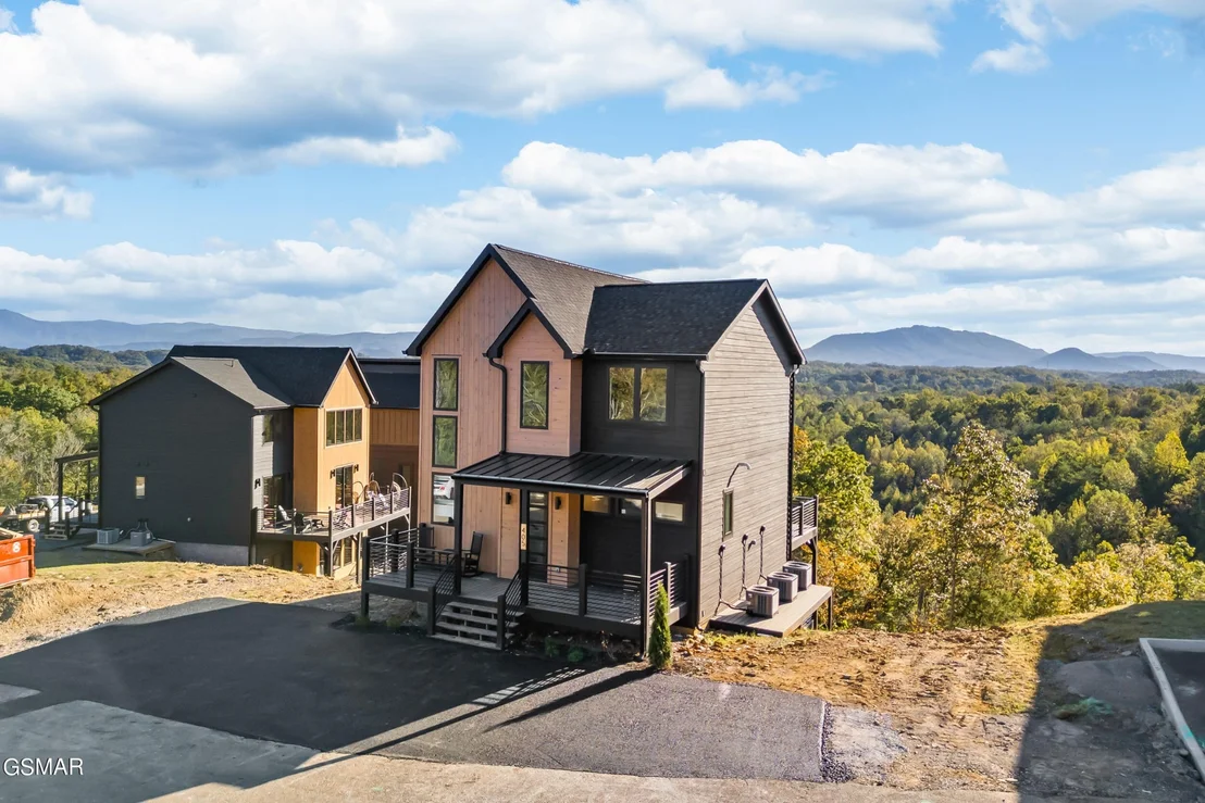 Photo of 405 Compass Point Way