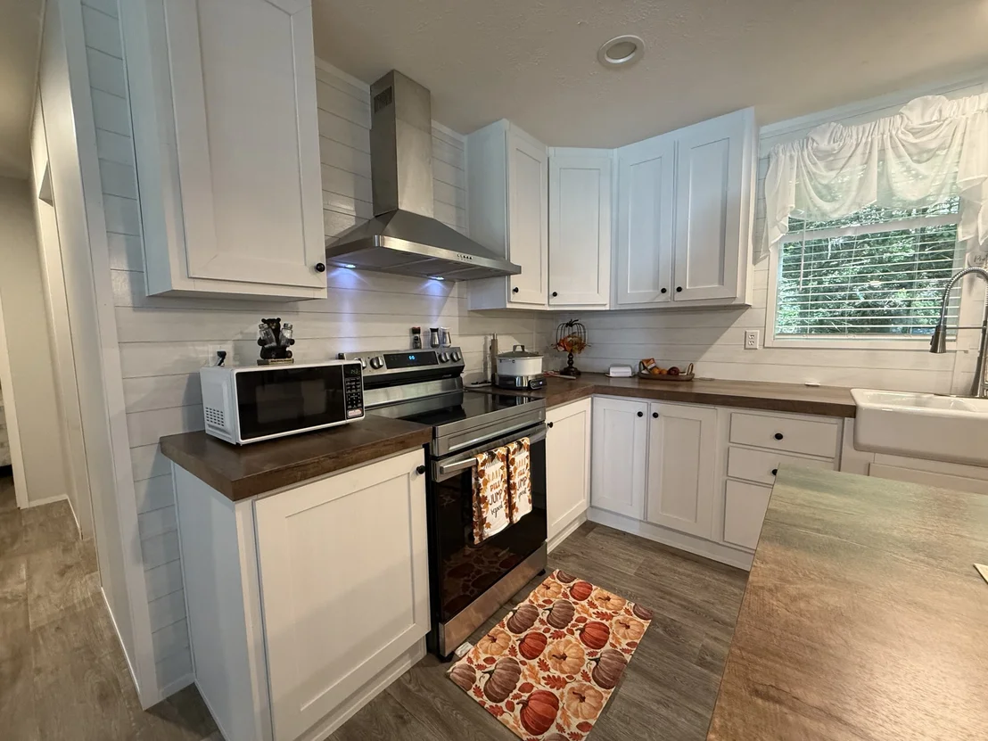 Photo of 443 Cole Dr