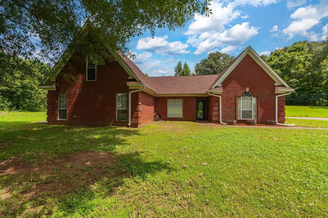 Photo of 135 DAVIS RD