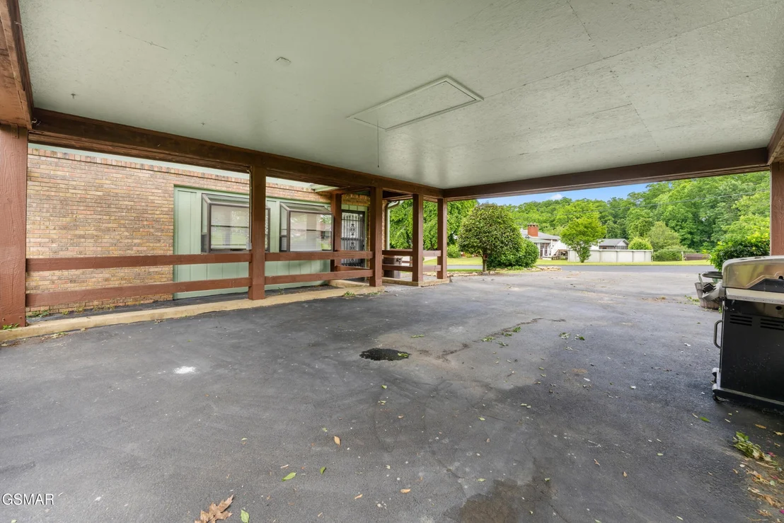 Photo of 310 Hollywood Circle