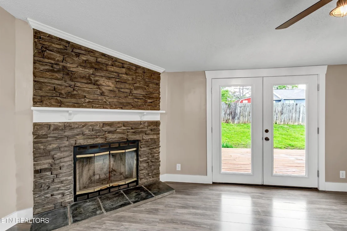 Photo of 102 2nd St
