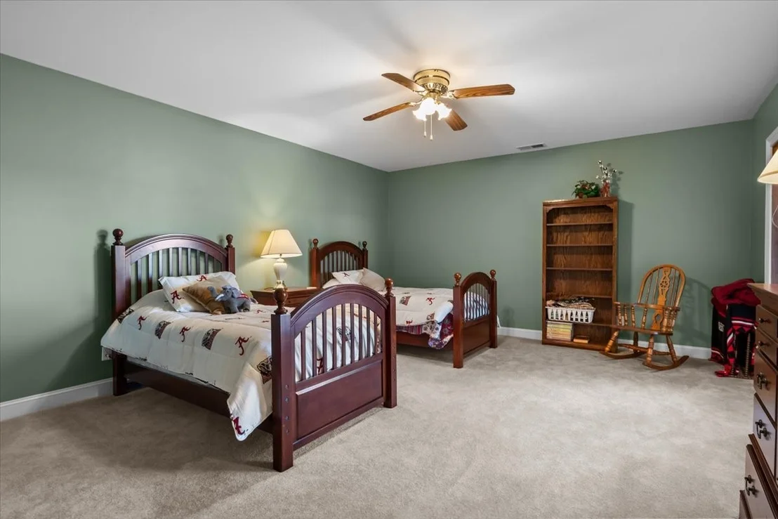 Photo of 867 River Oaks Dr