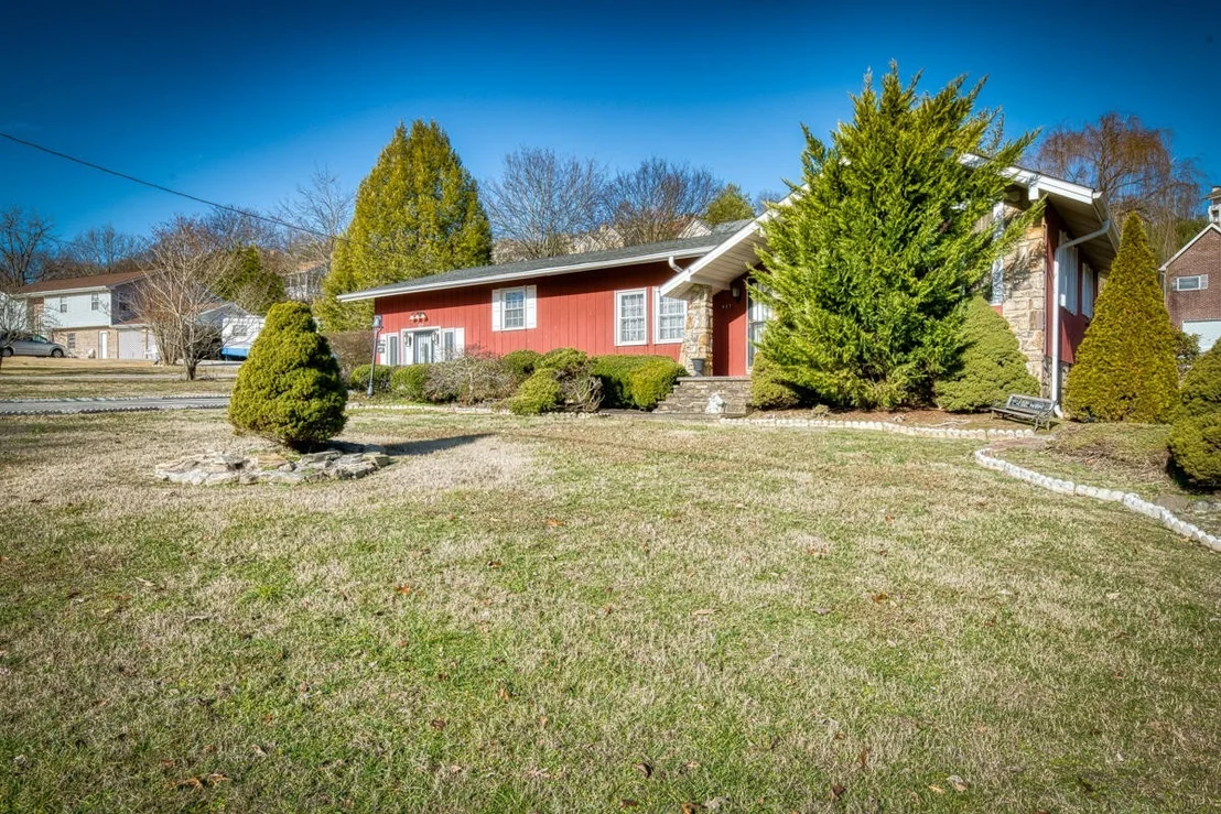 Photo of 627 Broadview Drive