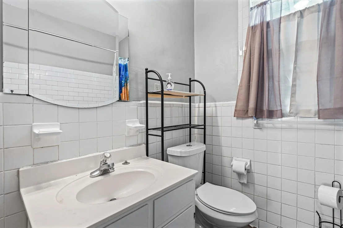 Photo of 985 FORREST AVE