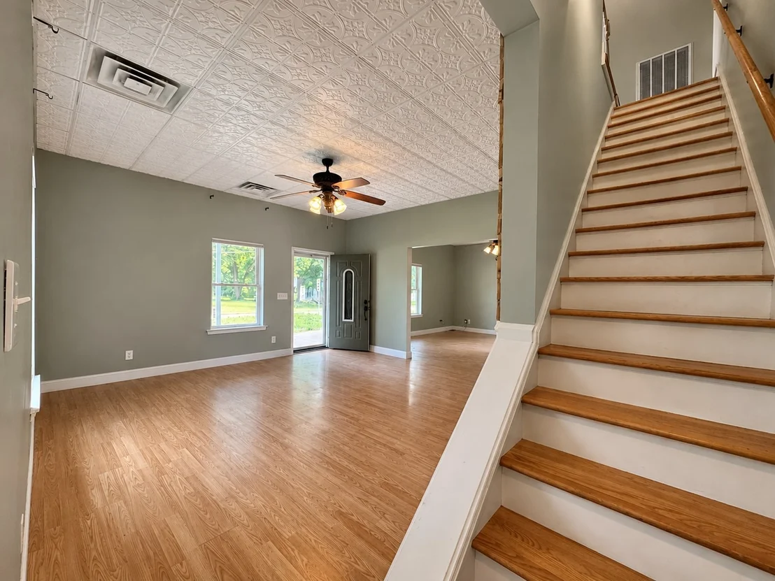 Photo of 352 Main St