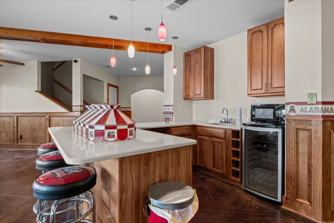 Photo of 867 River Oaks Dr