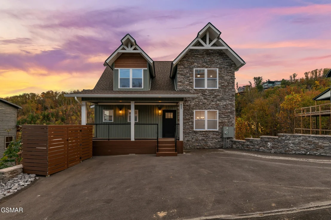 Photo of 652 Pinecrest Drive