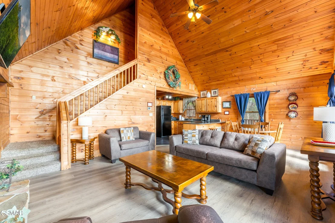 Photo of 1910 E Mountain View Way