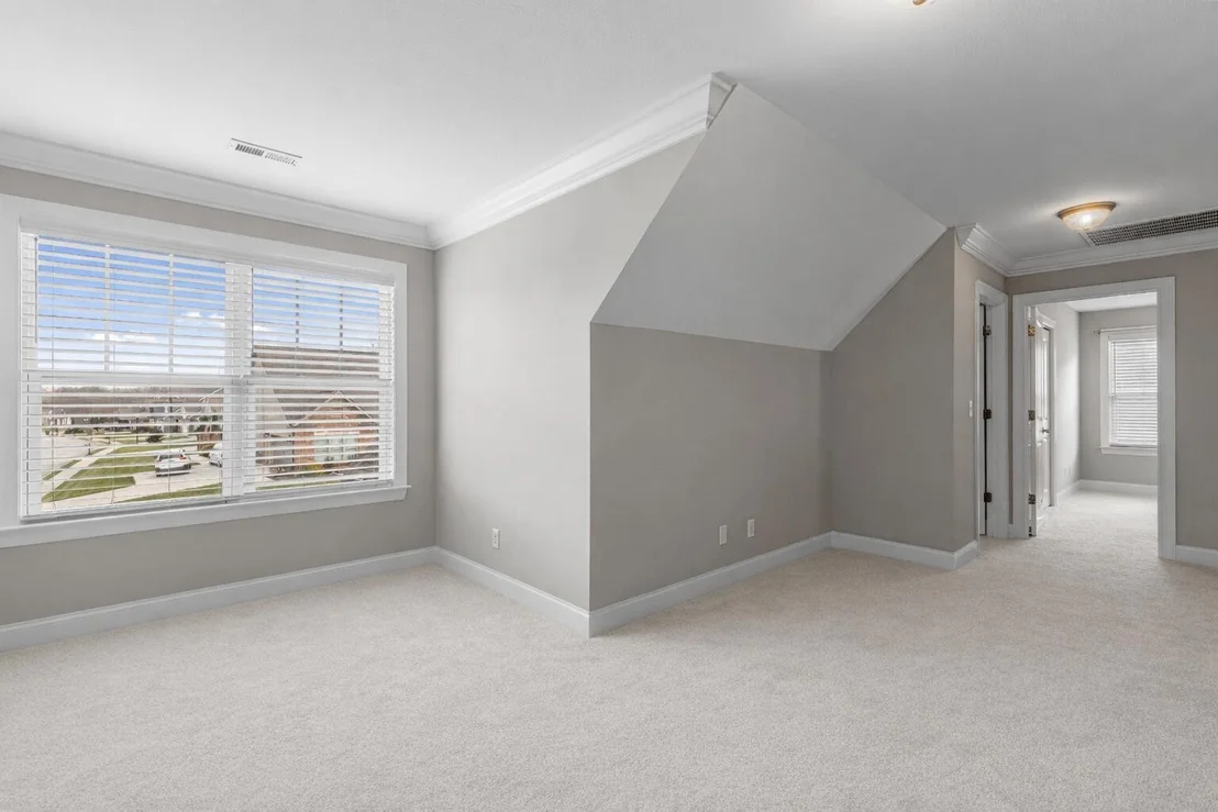 Photo of 595 Deer Valley Dr