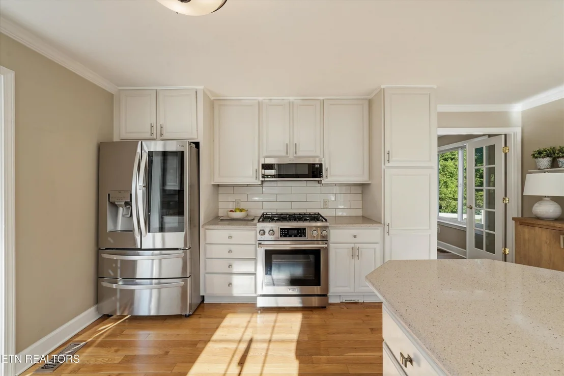 Photo of 619 Emerald Ave
