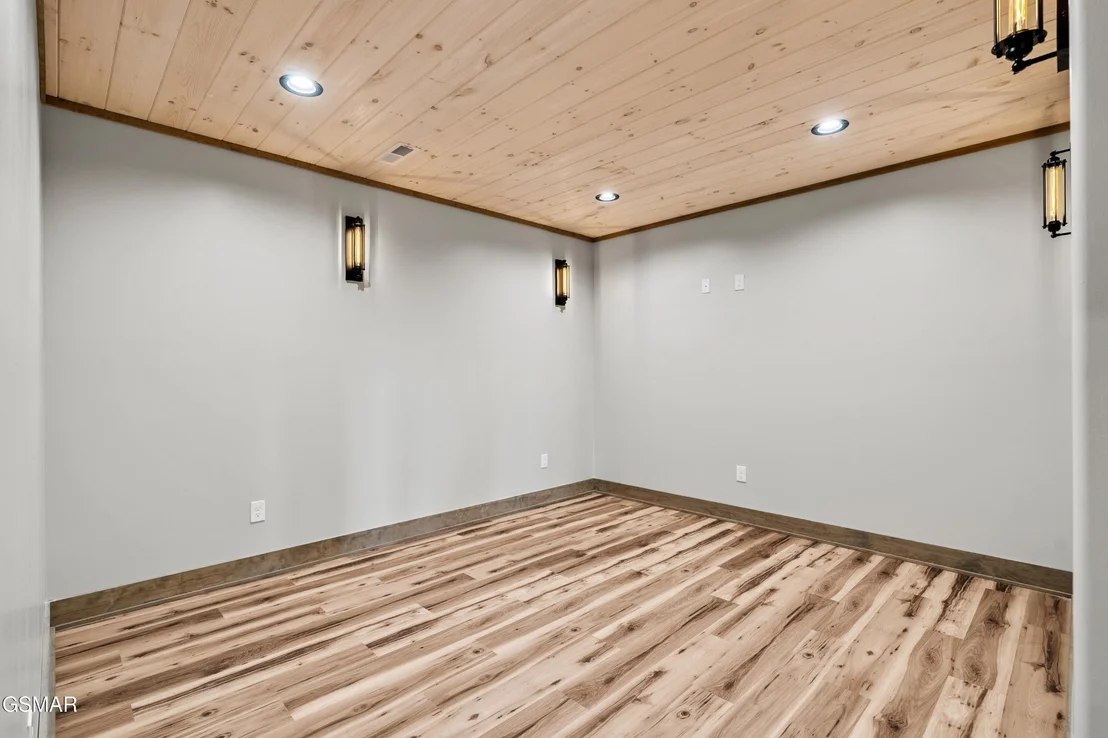 Photo of 745 Pinecrest Drive