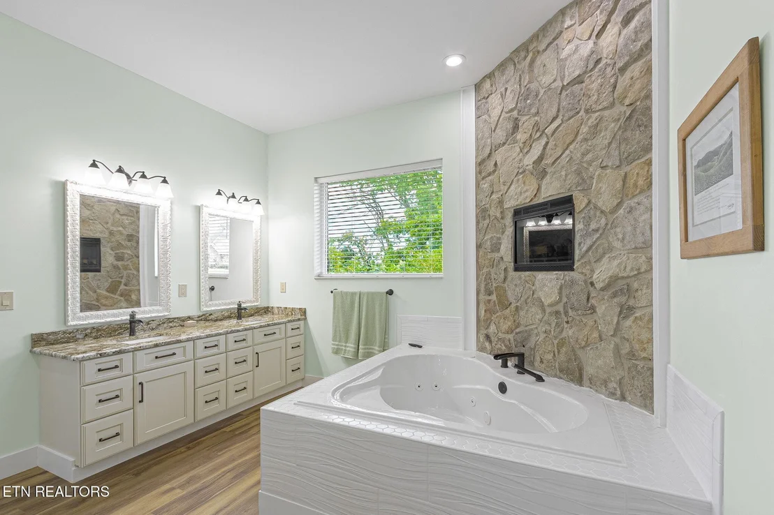 Photo of 1005 Enchanted Drive