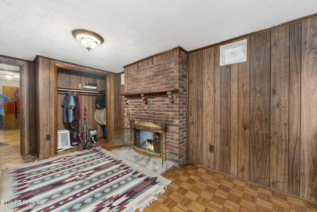 Photo of 812 Riverview Drive