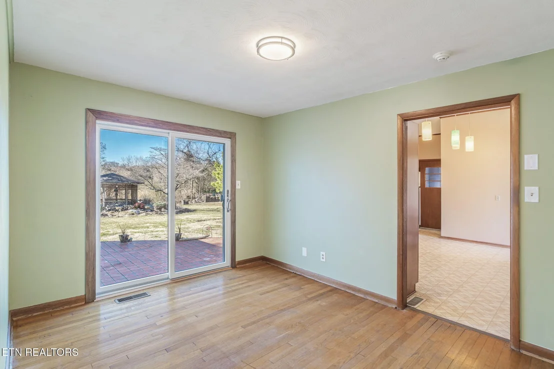 Photo of 7237 Oakmeade Rd