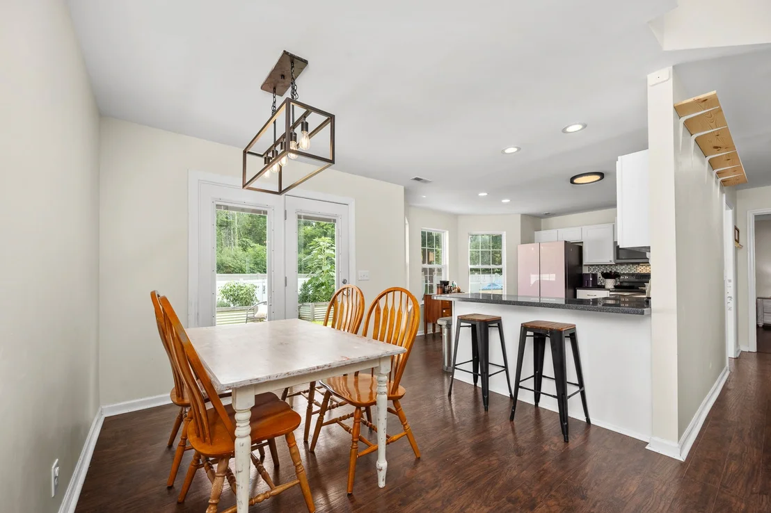 Photo of 3434 Leslie Ln