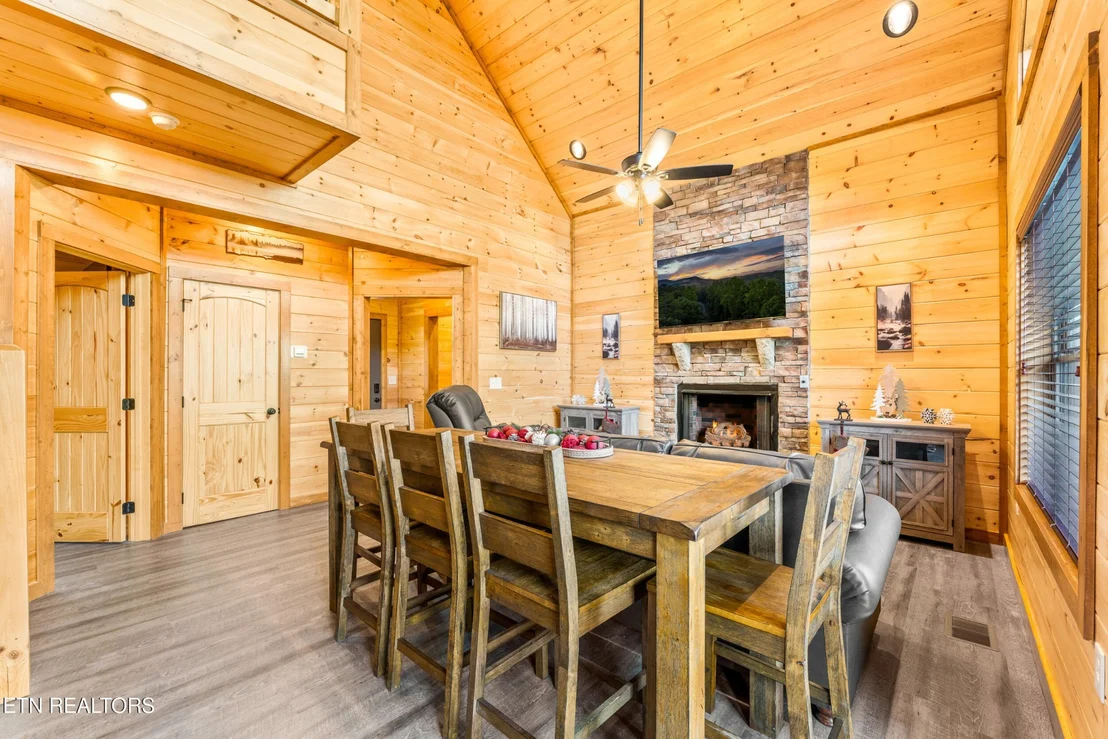 Photo of 804 Peak Loop Way