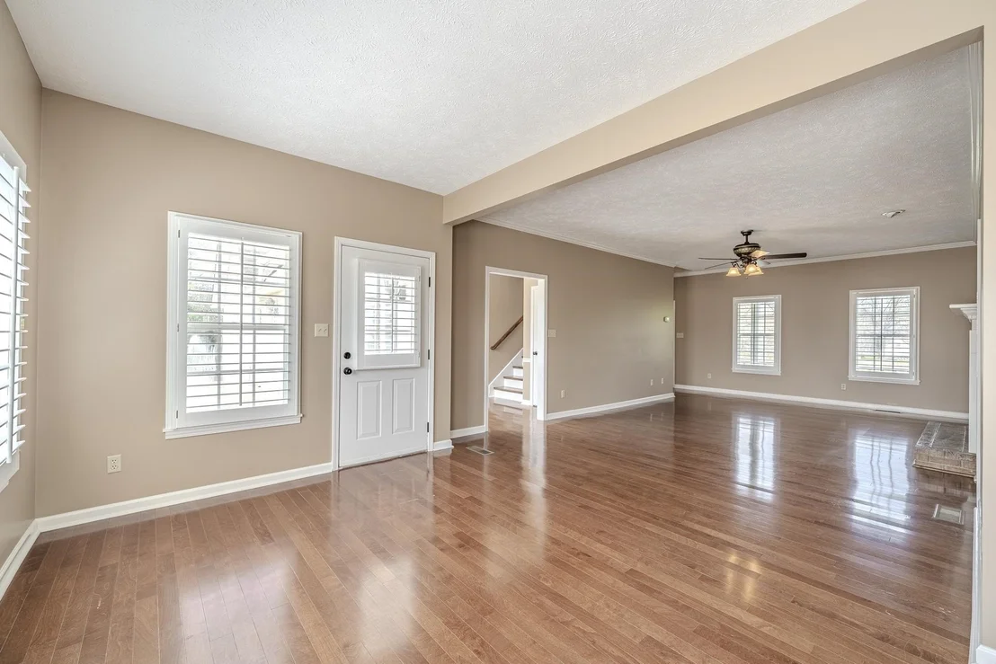 Photo of 565 BOWEN DR