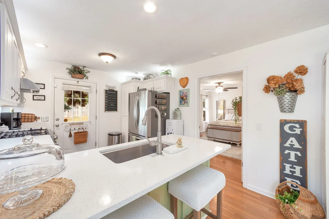 Photo of 455 Madison Cir