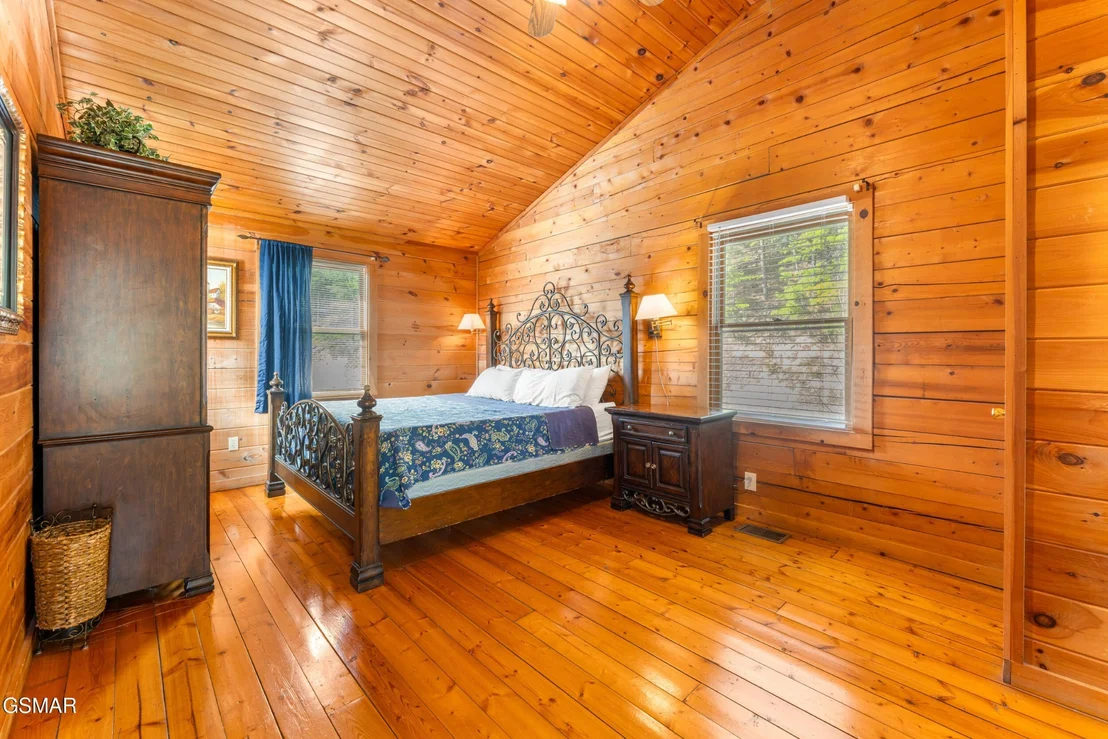 Photo of 1910 E Mountain View Way
