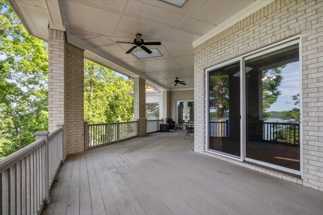 Photo of 867 River Oaks Dr