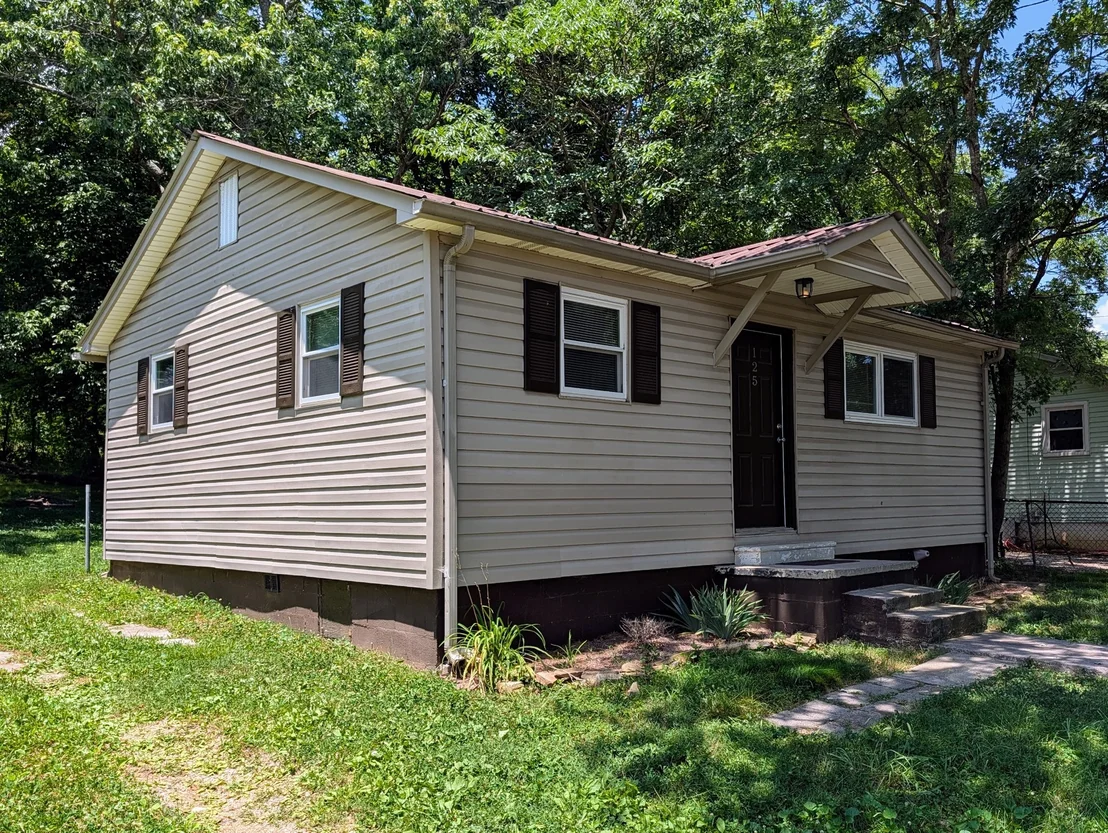 Photo of 125 Dixie Dr NE