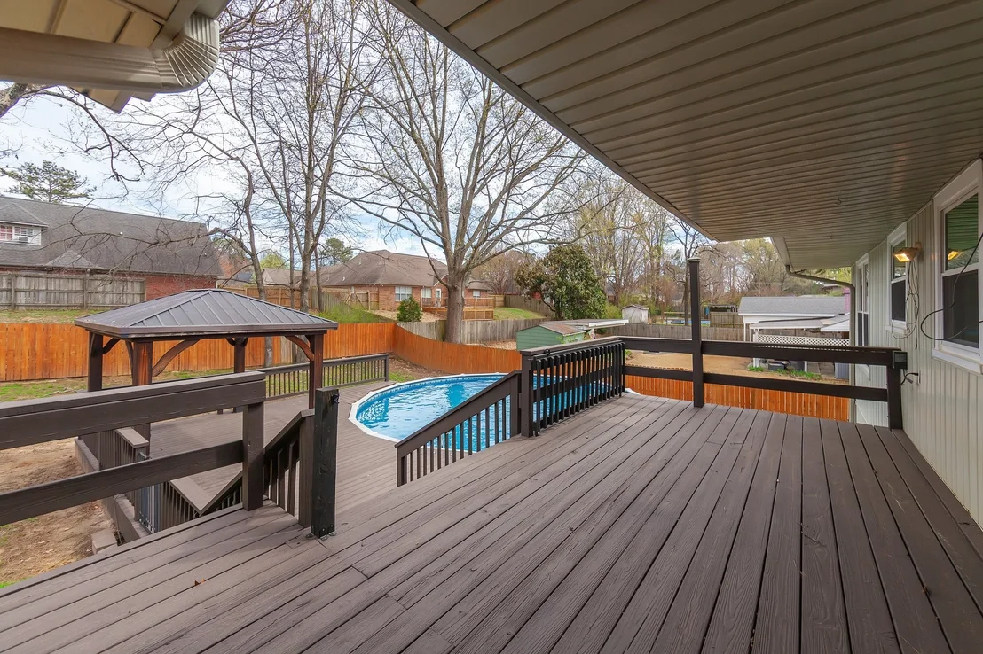 Photo of 596 Russell Rd