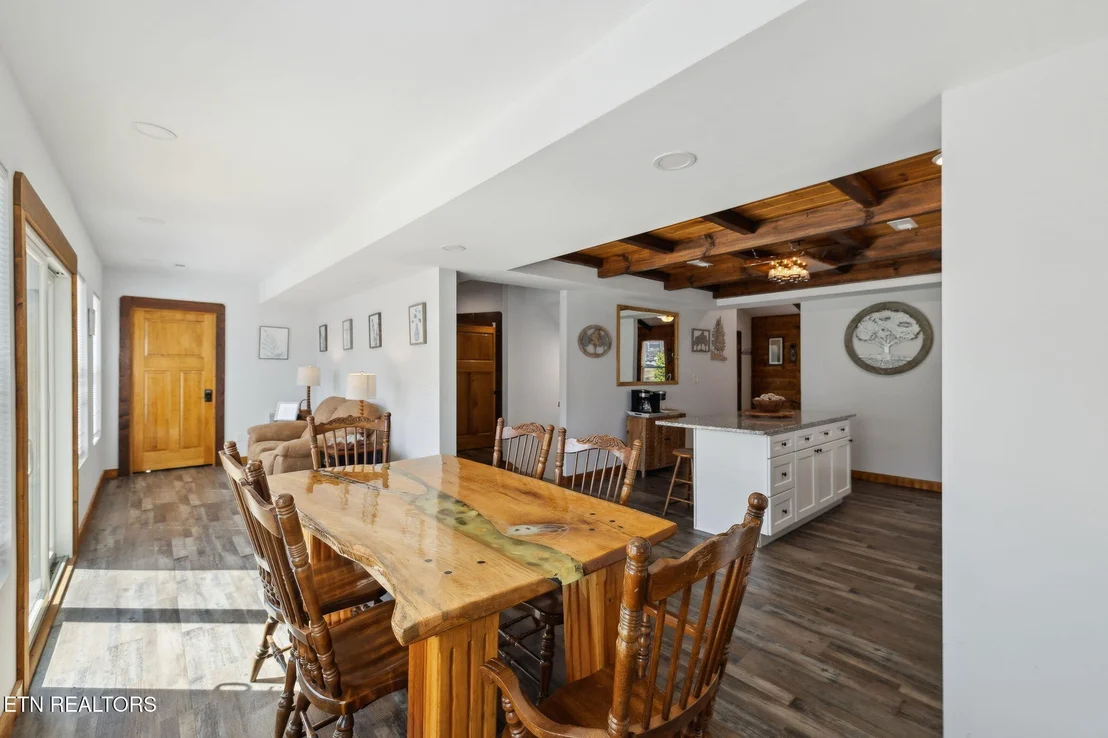 Photo of 330 Rainbow Circle