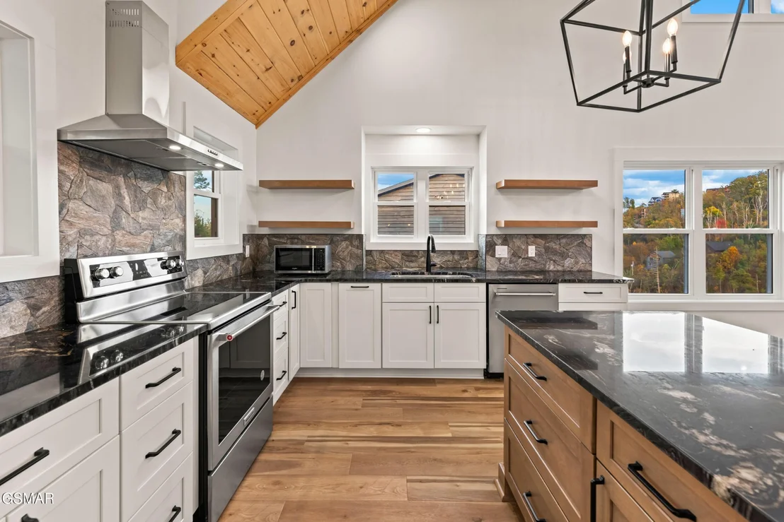 Photo of 652 Pinecrest Drive