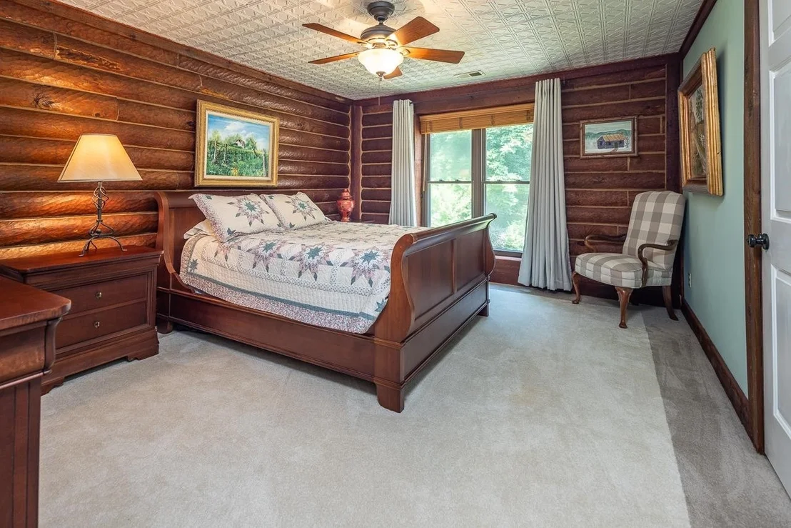 Photo of 225 EAGLE SPRING CV