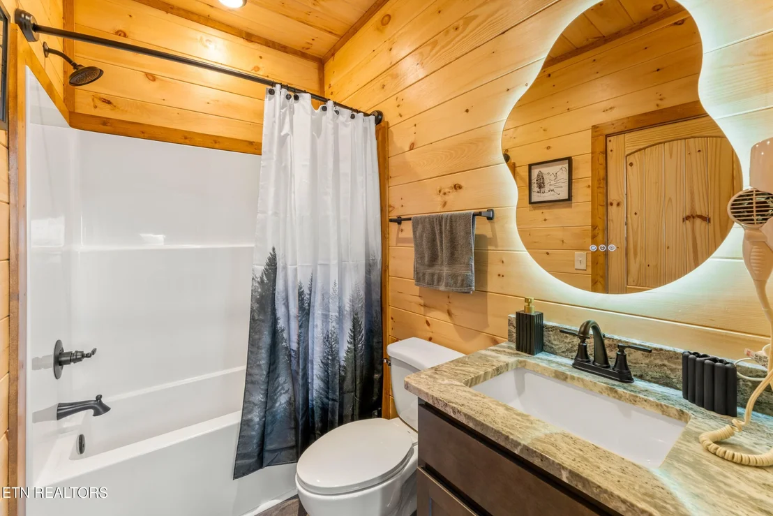 Photo of 804 Peak Loop Way