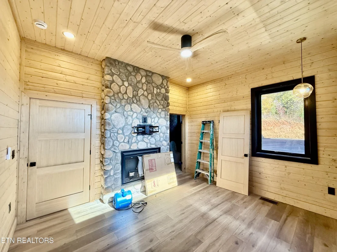 Photo of 1546 Bear Valley Rd