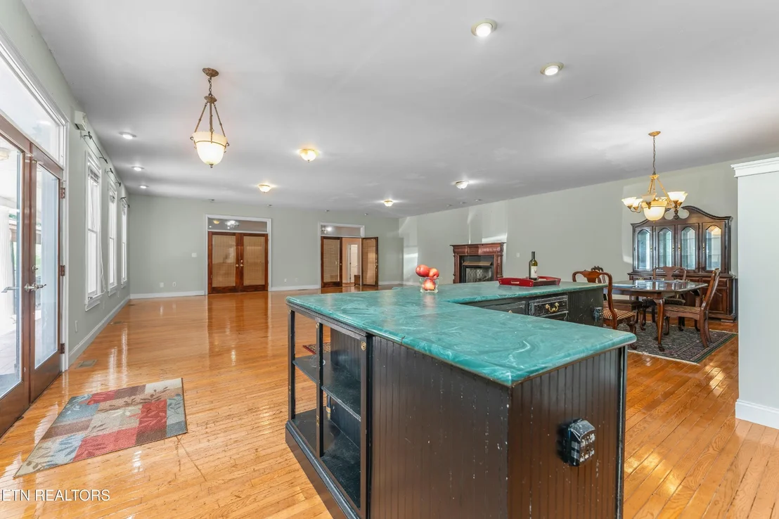 Photo of 702 Meadowview Drive