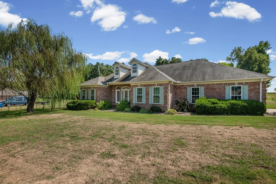 Photo of 371 BRIERHEDGE RD
