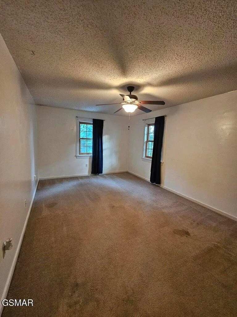 Photo of 716 White Oak Circle