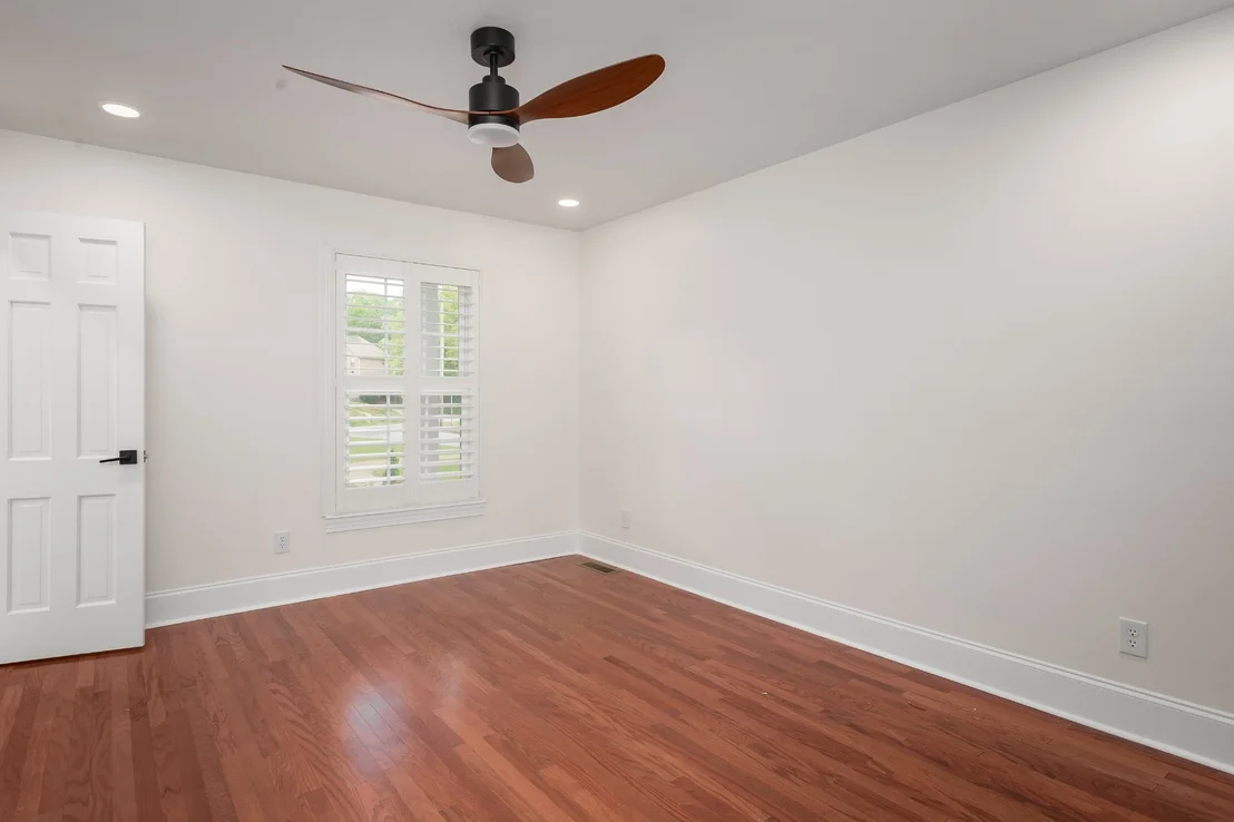 Photo of 102 Colonial Dr