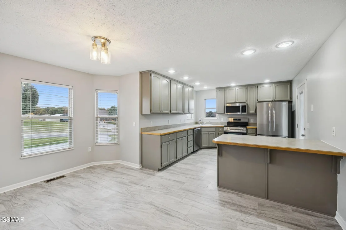 Photo of 734 Southview Circle