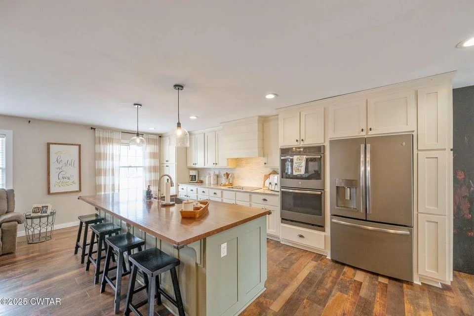 Photo of 607 Colonial Dr