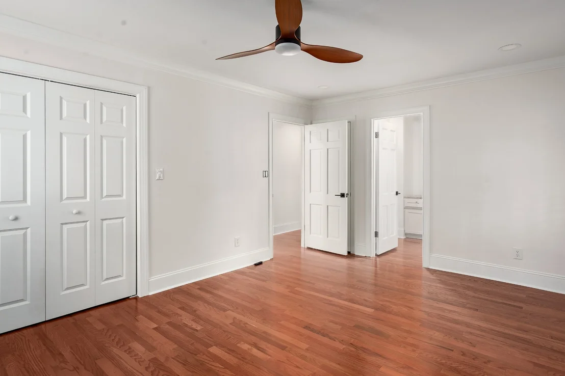 Photo of 102 Colonial Dr