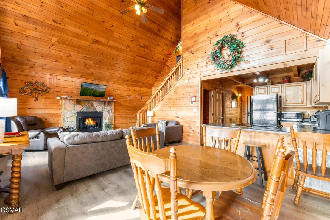 Photo of 1910 E Mountain View Way