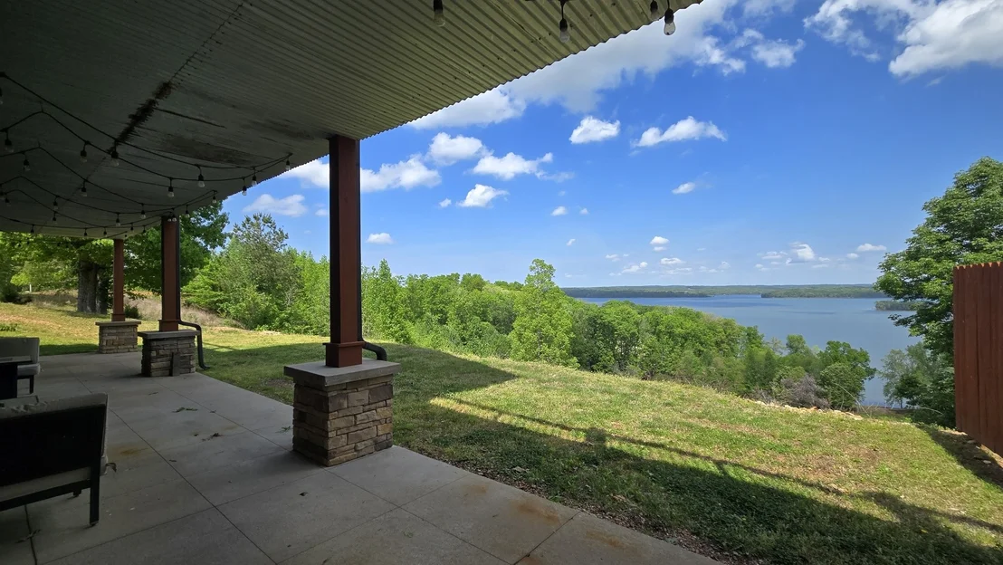 Photo of 685 River Oaks Dr