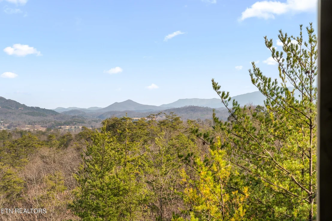 Photo of 804 Peak Loop Way