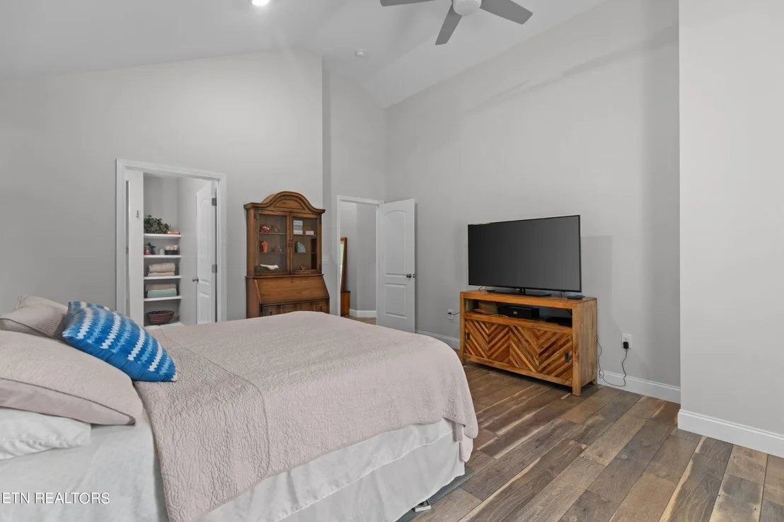Photo of 386 White Oak Circle