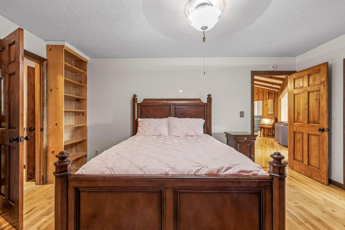 Photo of 979 Clift Cave Road