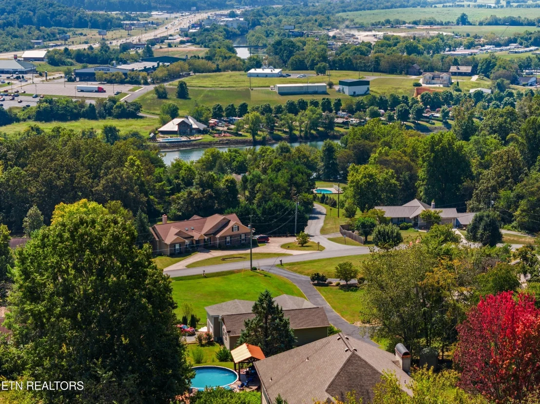 Photo of 386 White Oak Circle