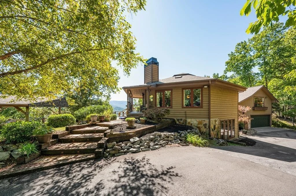 Photo of 2910 Mockingbird Way
