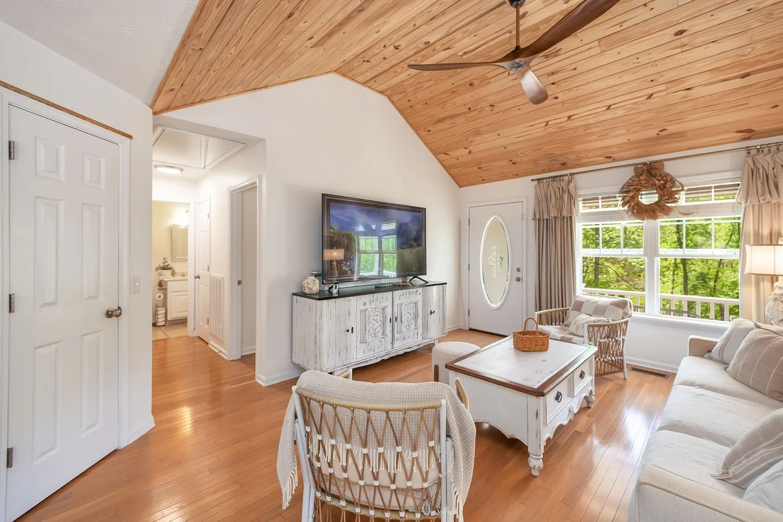 Photo of 455 Madison Cir