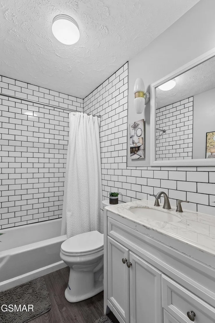 Photo of 3245 Emerald Avenue