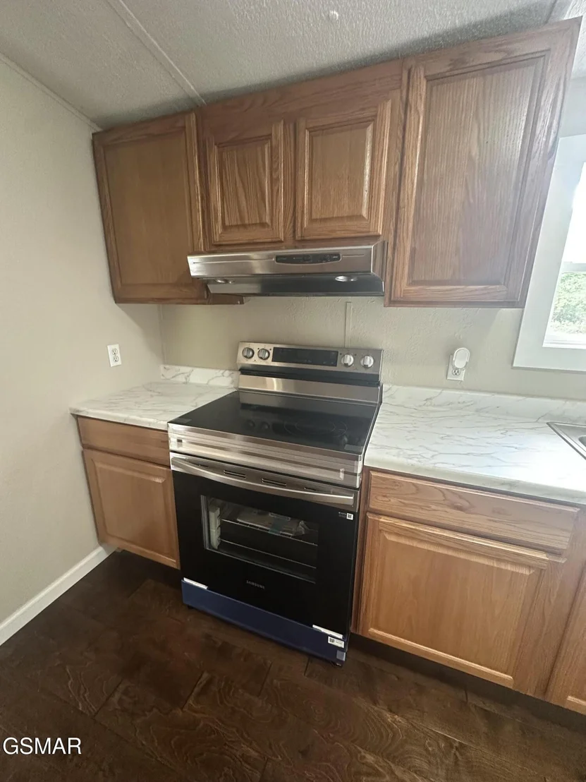 Photo of 971 Lee Road