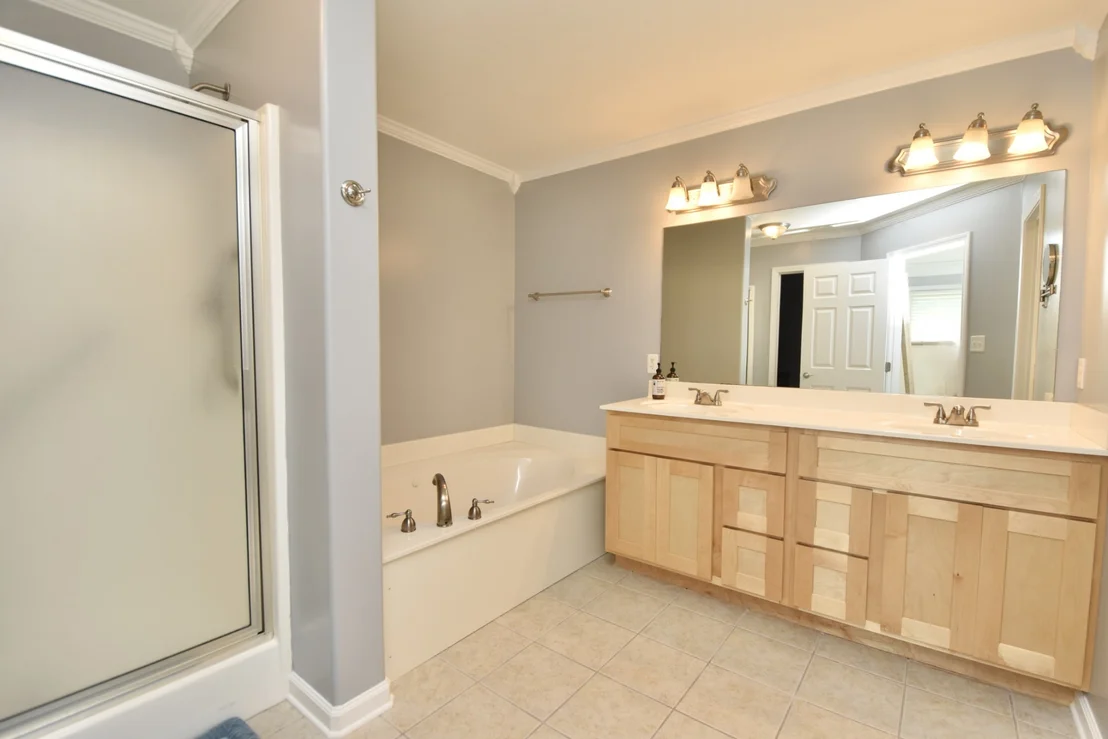 Photo of 114 Roxbury Dr